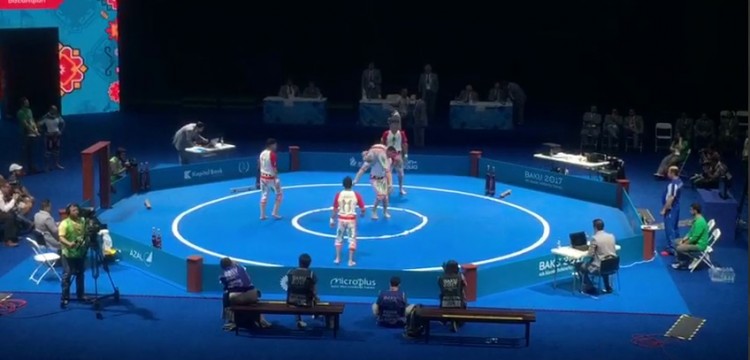 اجرای کشتی پهلوانی از سوی تیم ایران در باکو